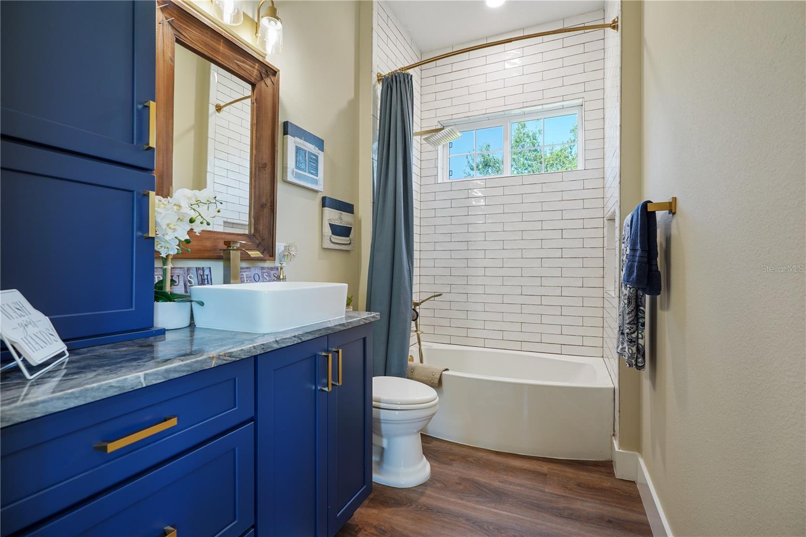 Image 34 of 62 For 4 Oakview Court