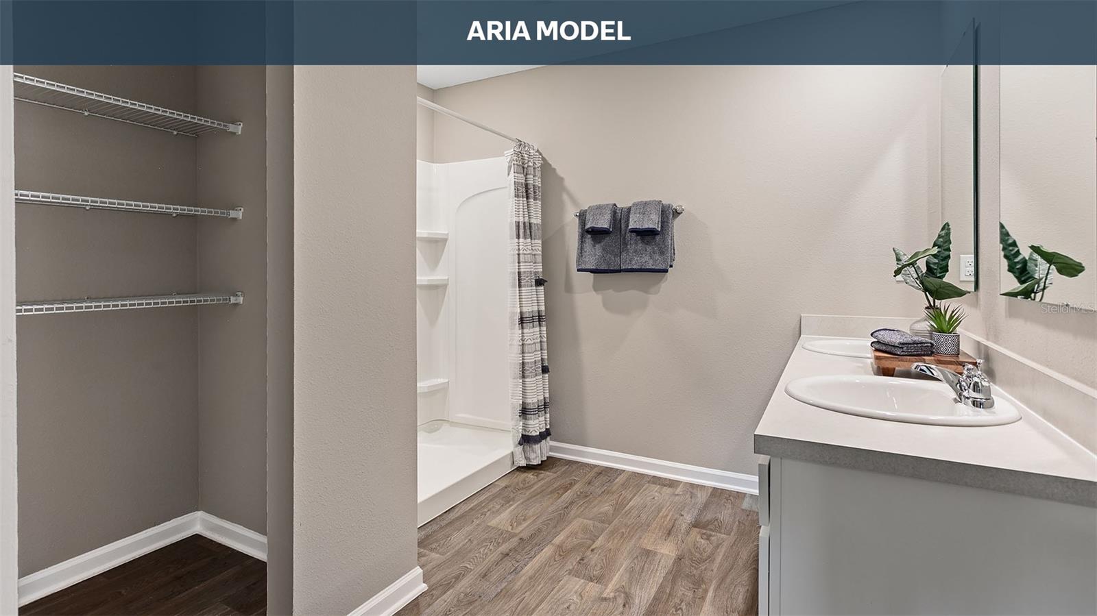 Image 15 of 63 For 2 Golden Oak Way