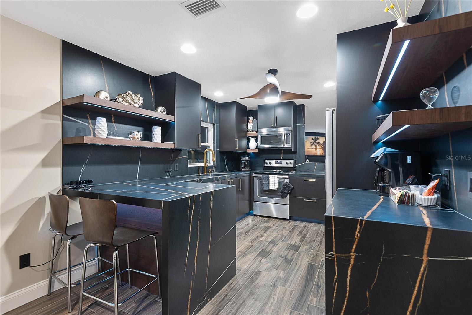 Image 15 of 52 For 61 Comanche Court