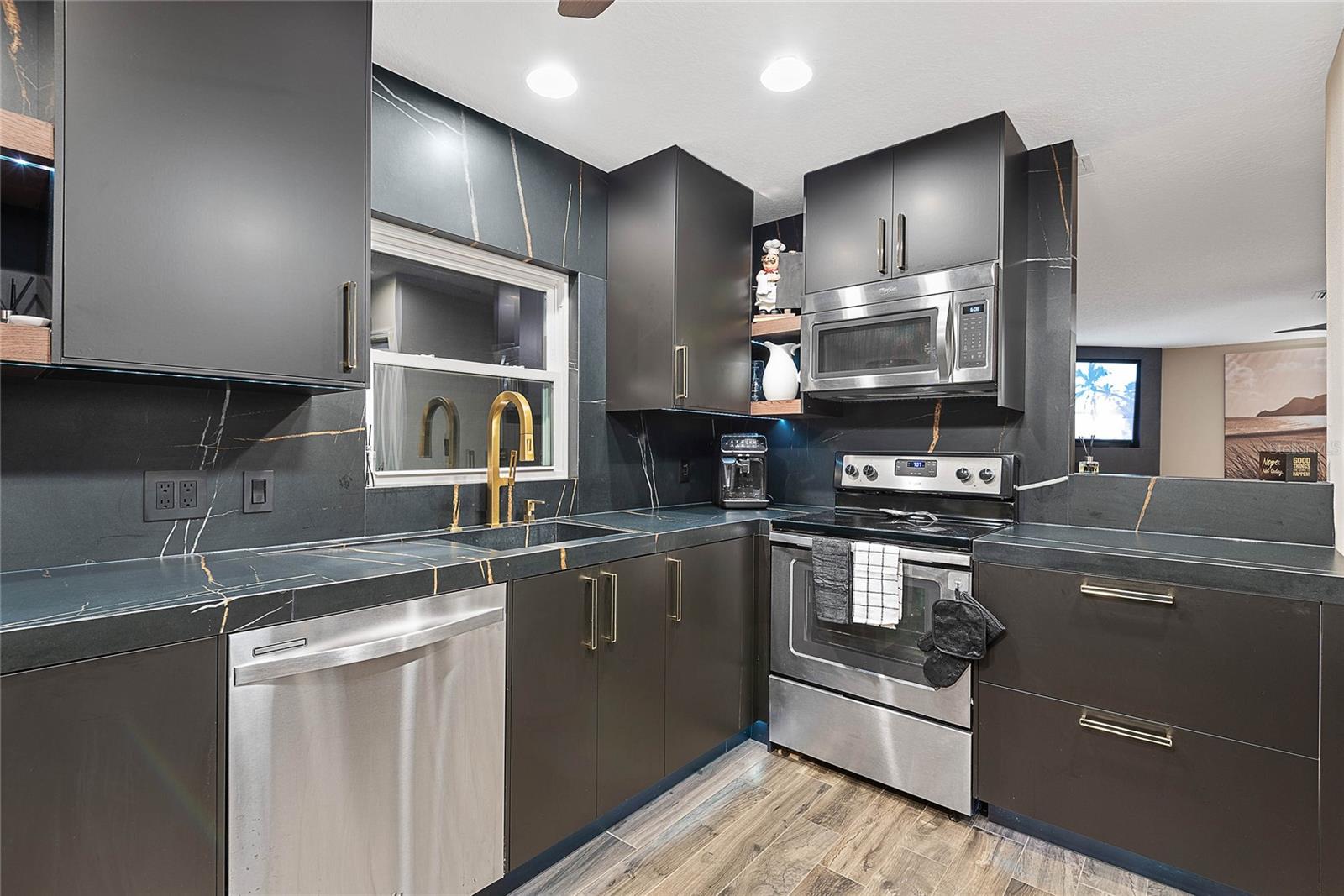 Image 16 of 52 For 61 Comanche Court