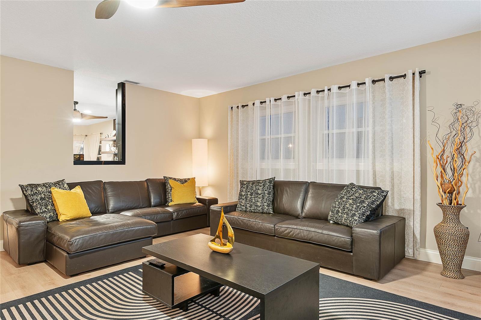 Image 18 of 52 For 61 Comanche Court