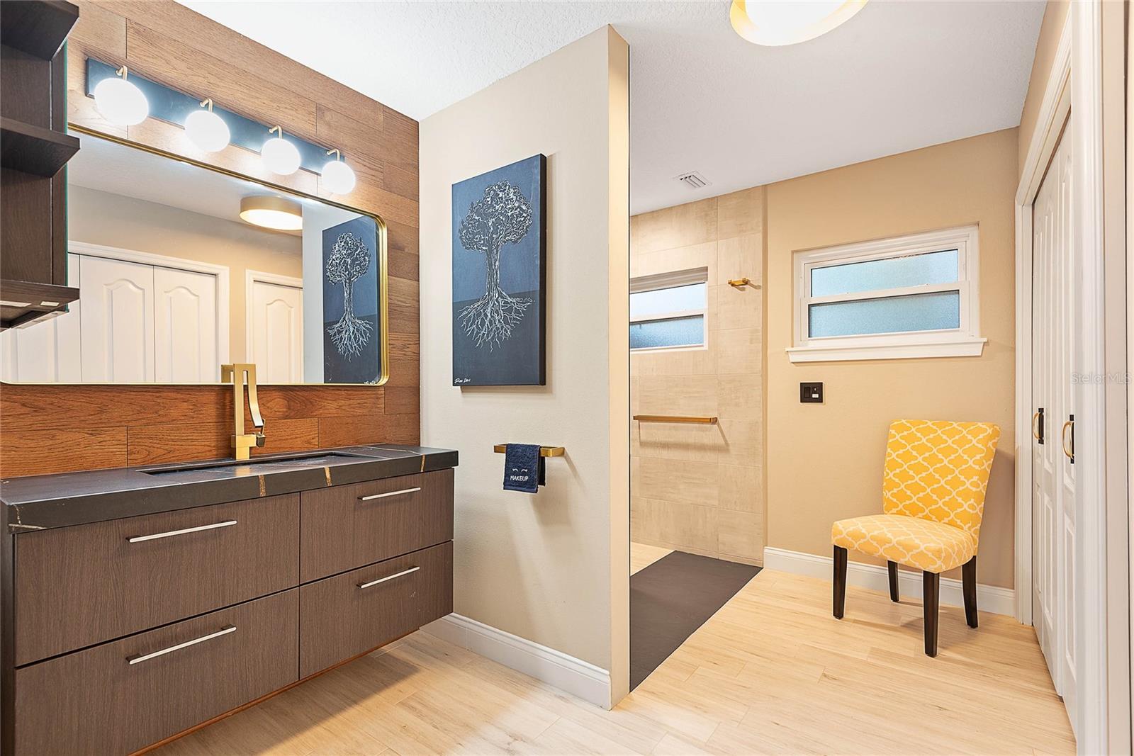 Image 35 of 52 For 61 Comanche Court