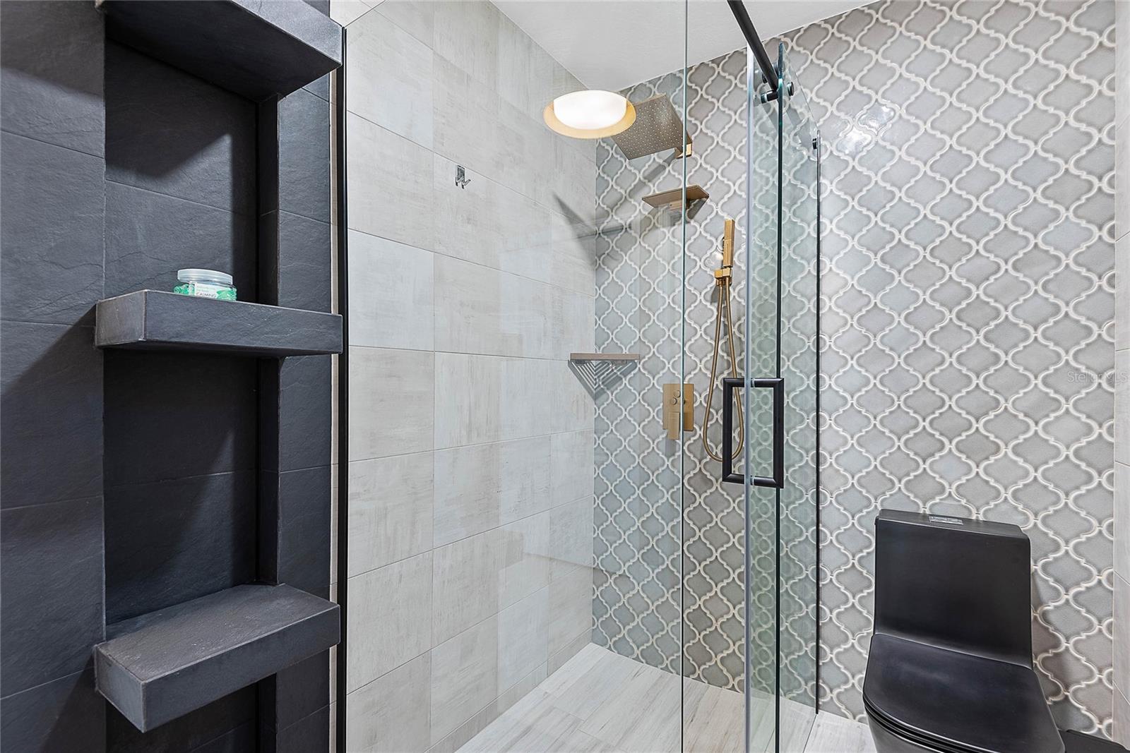 Image 36 of 52 For 61 Comanche Court