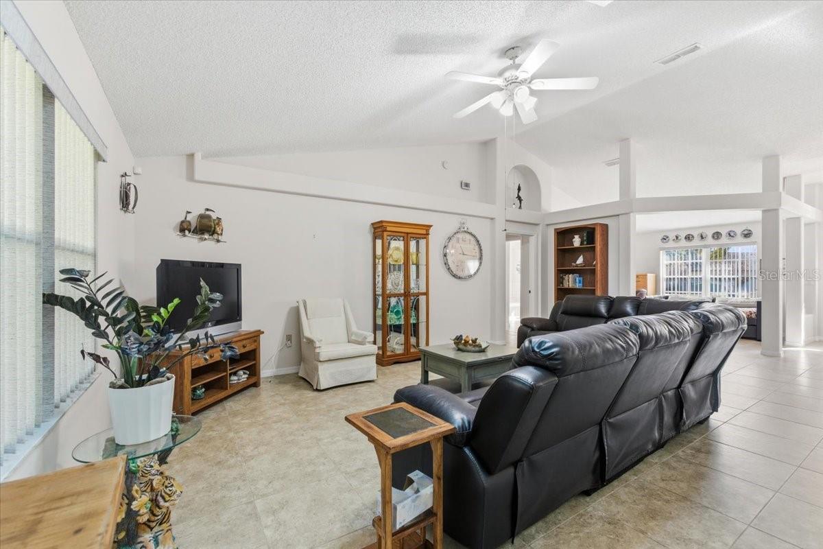 Image 11 of 28 For 109 Barrington Drive