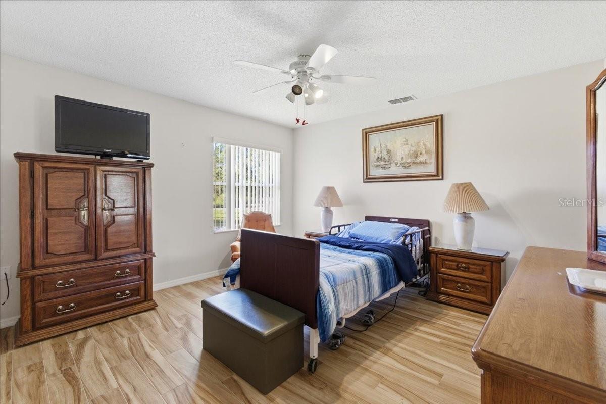 Image 18 of 28 For 109 Barrington Drive