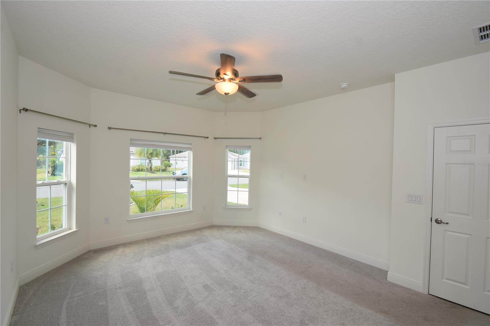 Image 18 of 39 For 59 Oakleaf Way