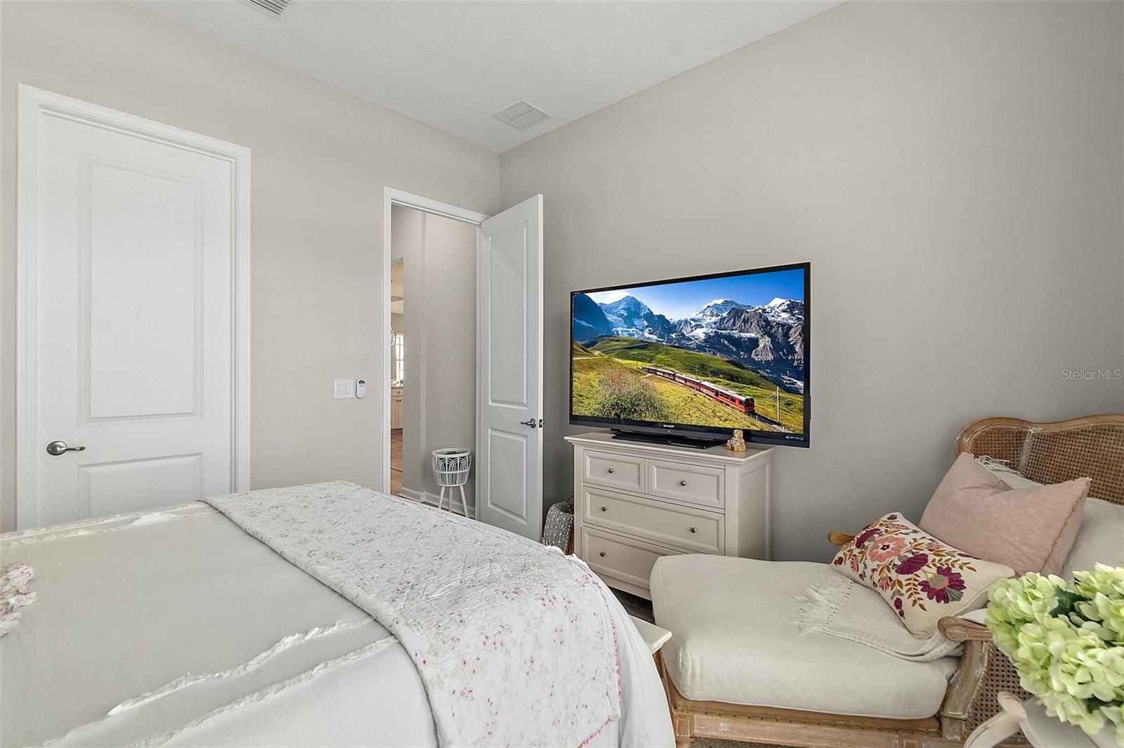 Image 26 of 40 For 4 Jackson Blue Place