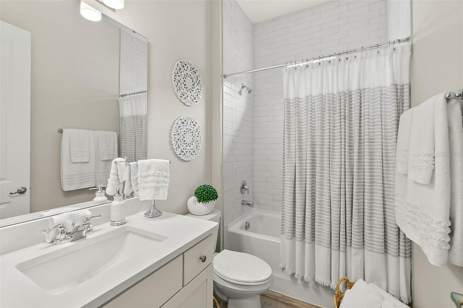 Image 27 of 40 For 4 Jackson Blue Place