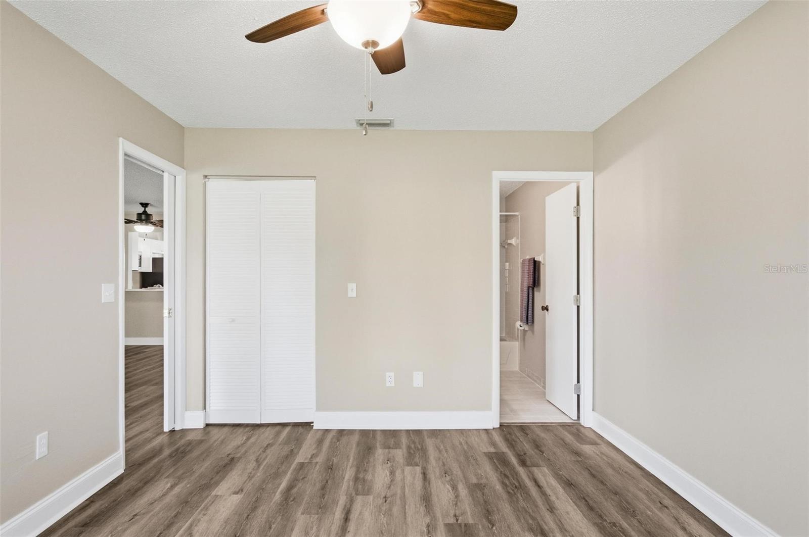 Image 17 of 39 For 32 Kings Colony Court