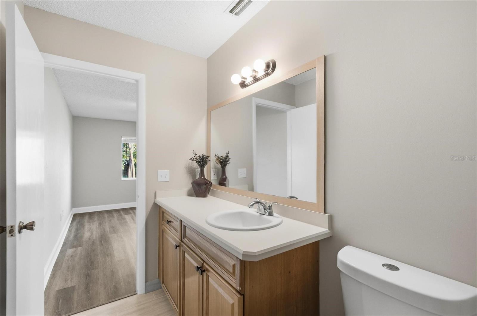 Image 19 of 39 For 32 Kings Colony Court