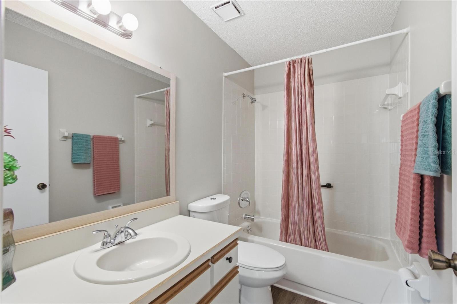 Image 25 of 39 For 32 Kings Colony Court