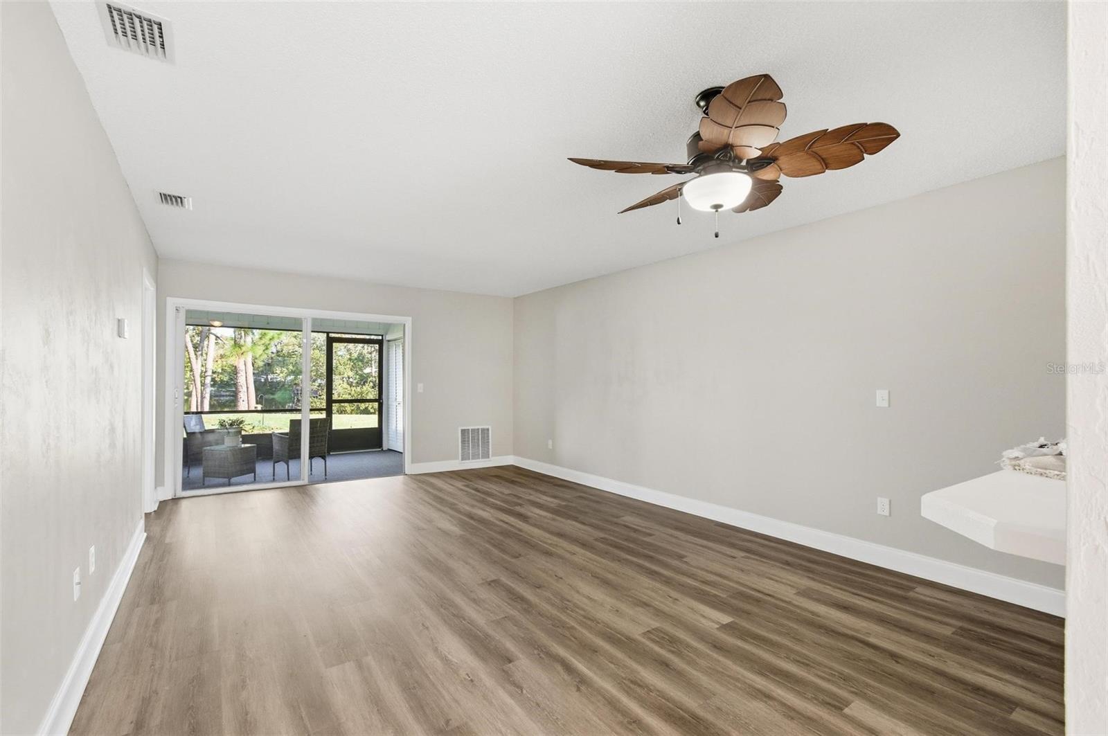 Image 32 of 39 For 32 Kings Colony Court