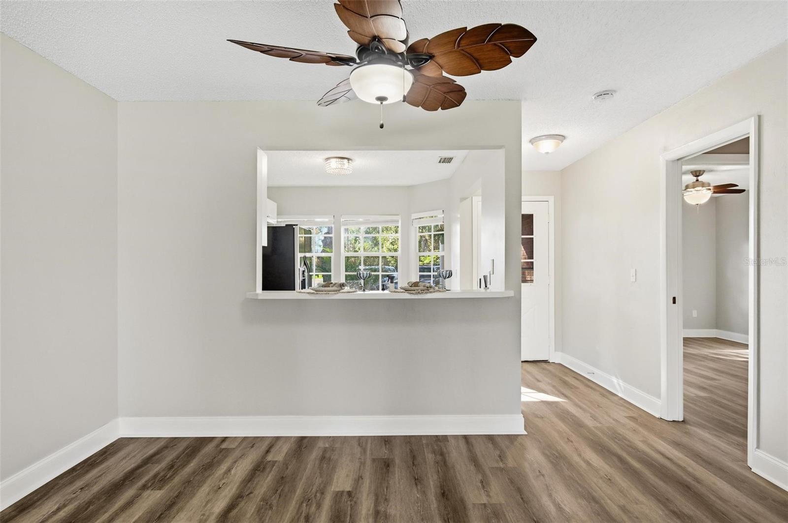 Image 5 of 39 For 32 Kings Colony Court