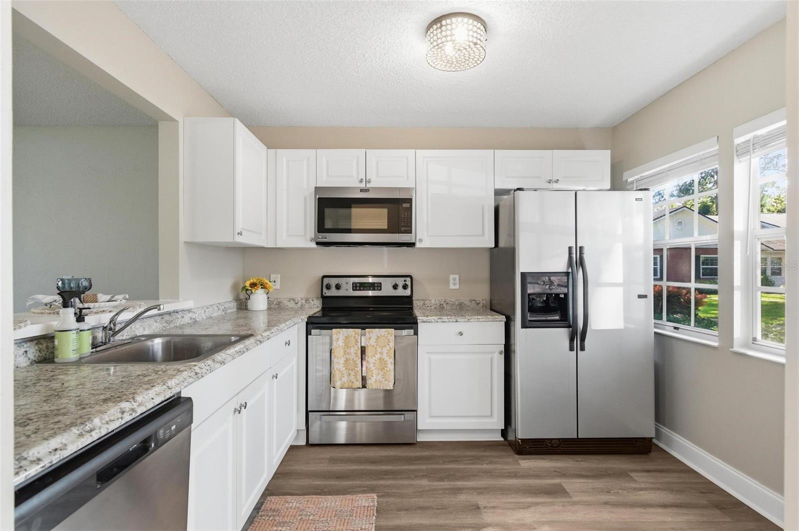 Image 6 of 39 For 32 Kings Colony Court