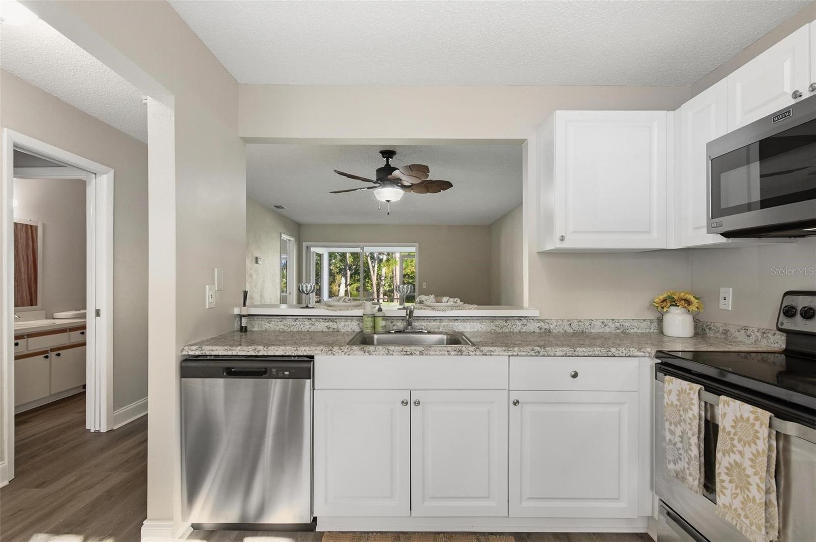 Image 9 of 39 For 32 Kings Colony Court