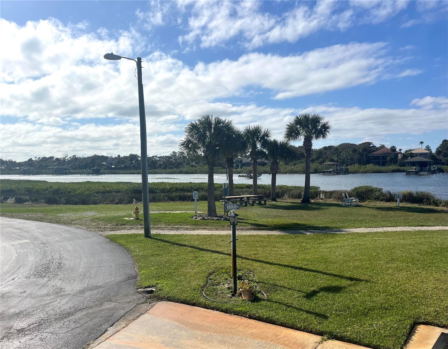 Image 8 of 62 For 17 Windward Drive