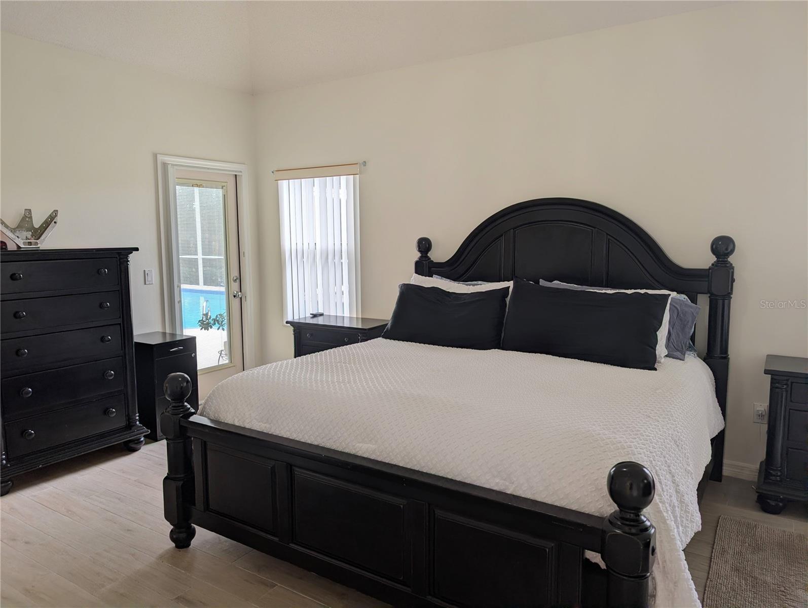 Image 10 of 39 For 214 London Drive