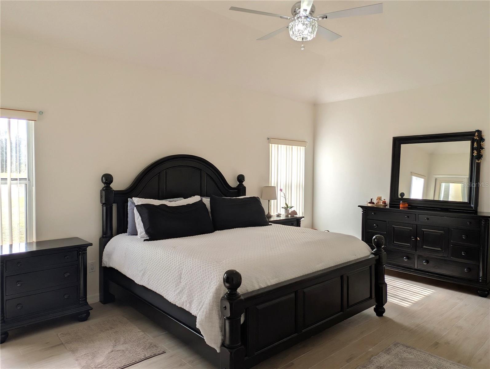 Image 11 of 39 For 214 London Drive