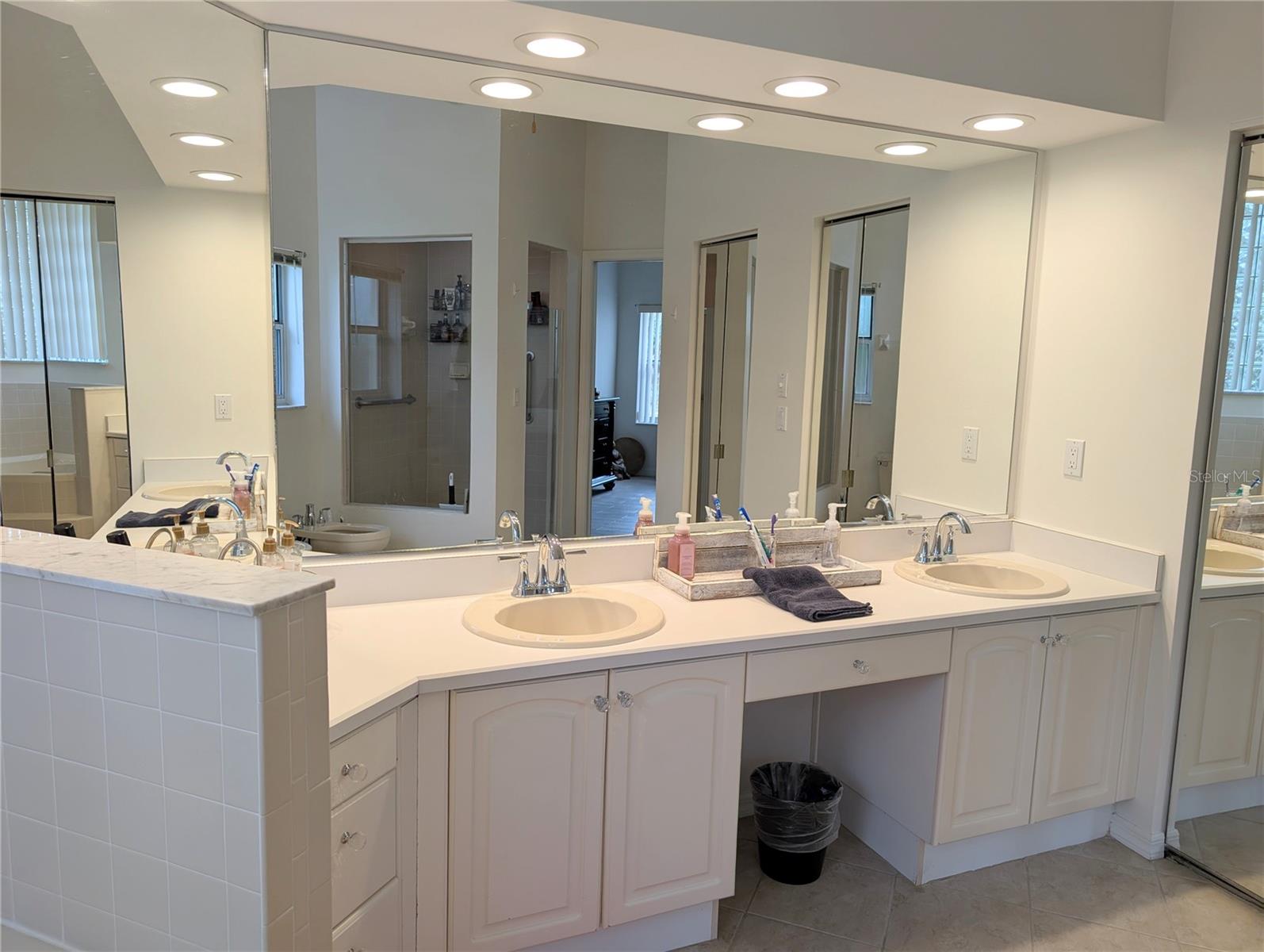 Image 14 of 39 For 214 London Drive