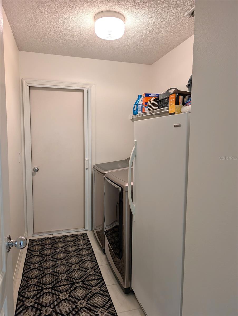 Image 17 of 39 For 214 London Drive