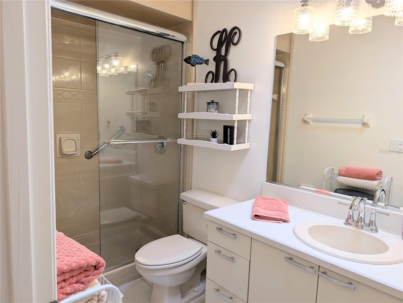 Image 18 of 39 For 214 London Drive