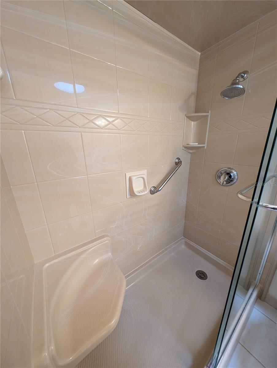 Image 19 of 39 For 214 London Drive