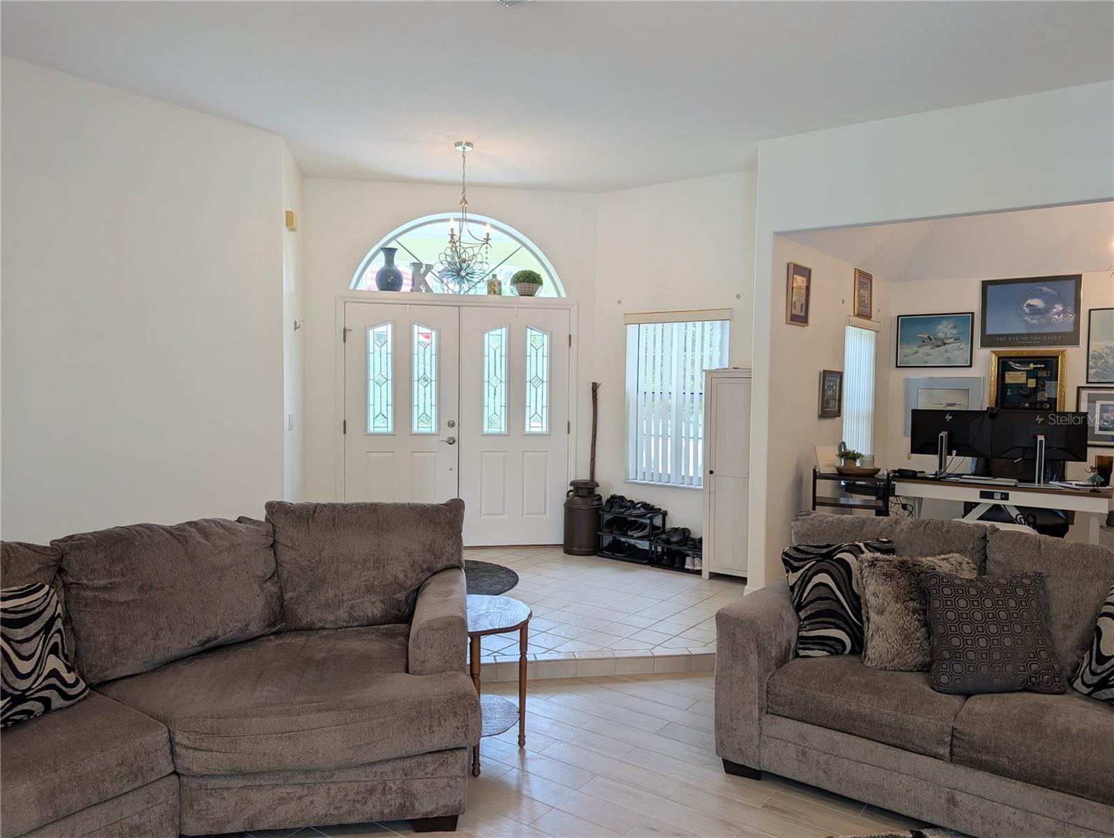 Image 3 of 39 For 214 London Drive