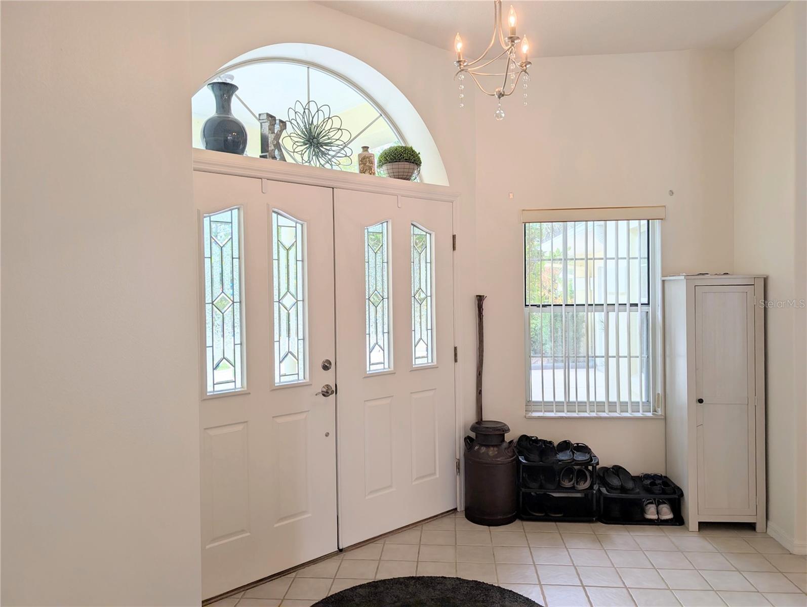 Image 4 of 39 For 214 London Drive