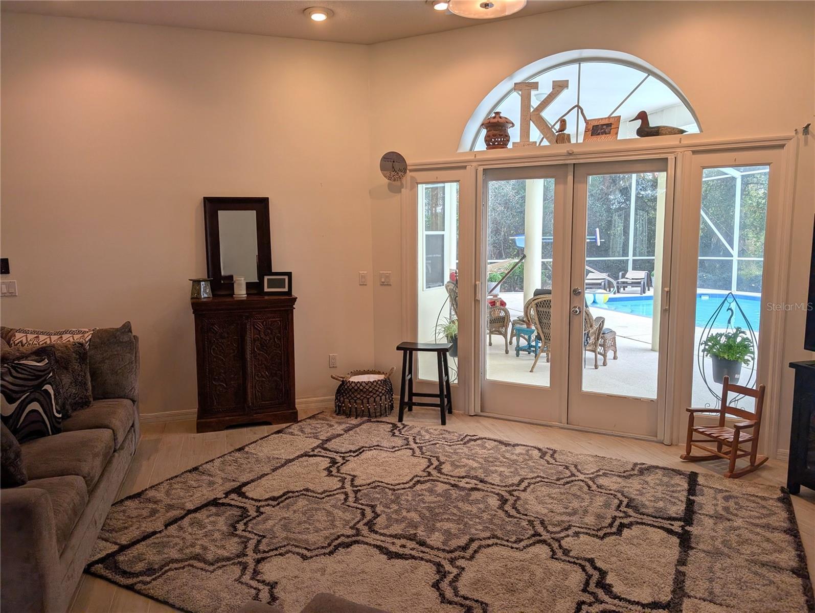 Image 6 of 39 For 214 London Drive