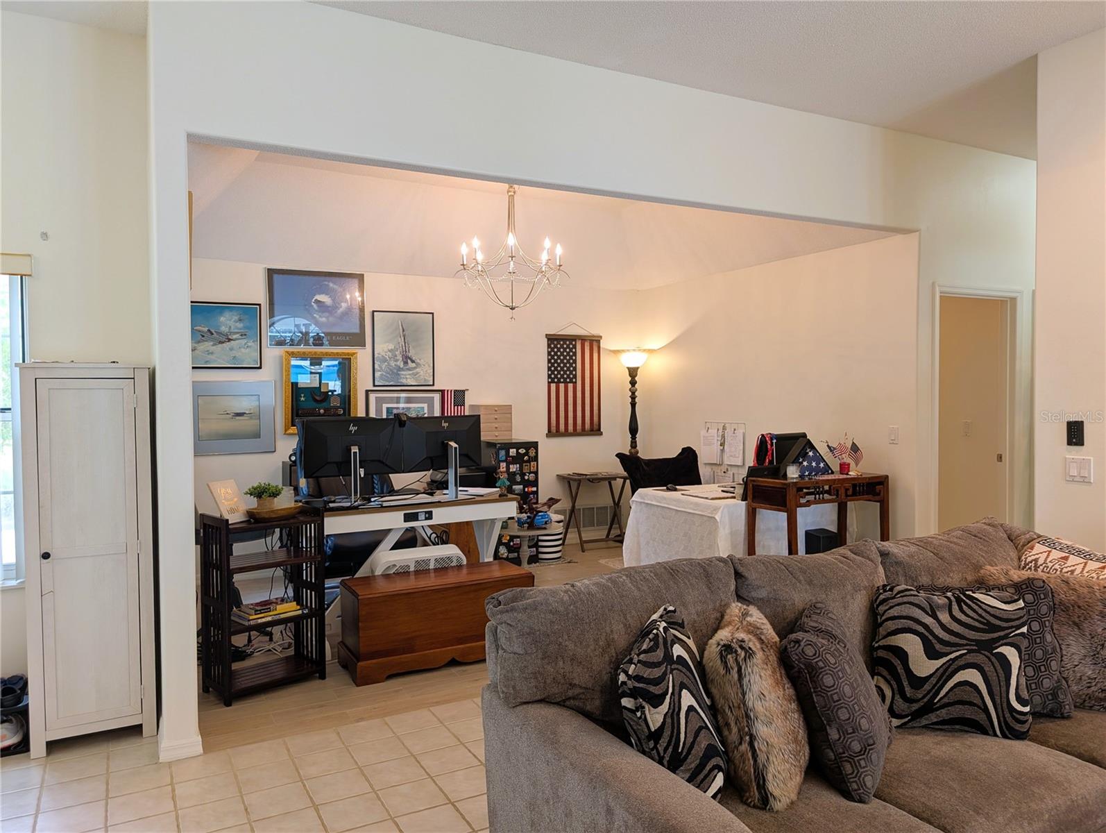 Image 8 of 39 For 214 London Drive