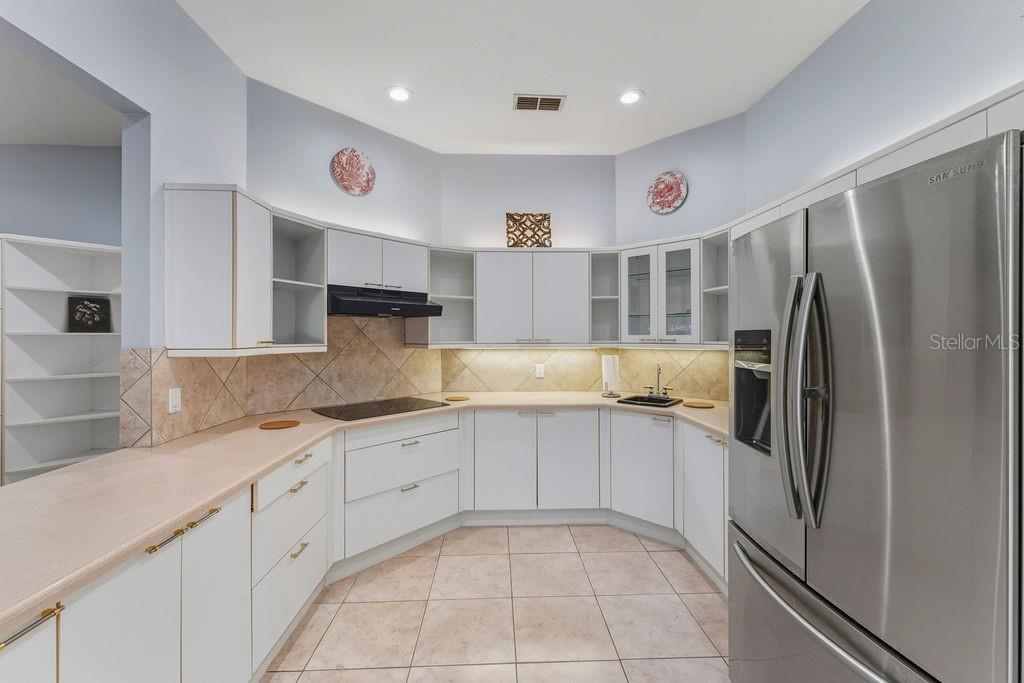 Image 20 of 72 For 24 Bay Pointe Drive