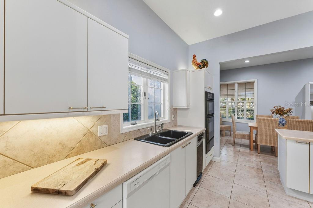 Image 24 of 72 For 24 Bay Pointe Drive