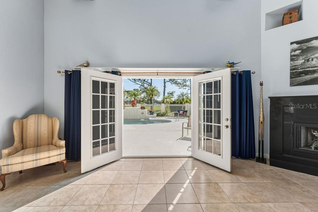 Image 4 of 72 For 24 Bay Pointe Drive