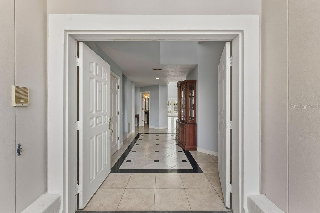 Image 6 of 72 For 24 Bay Pointe Drive