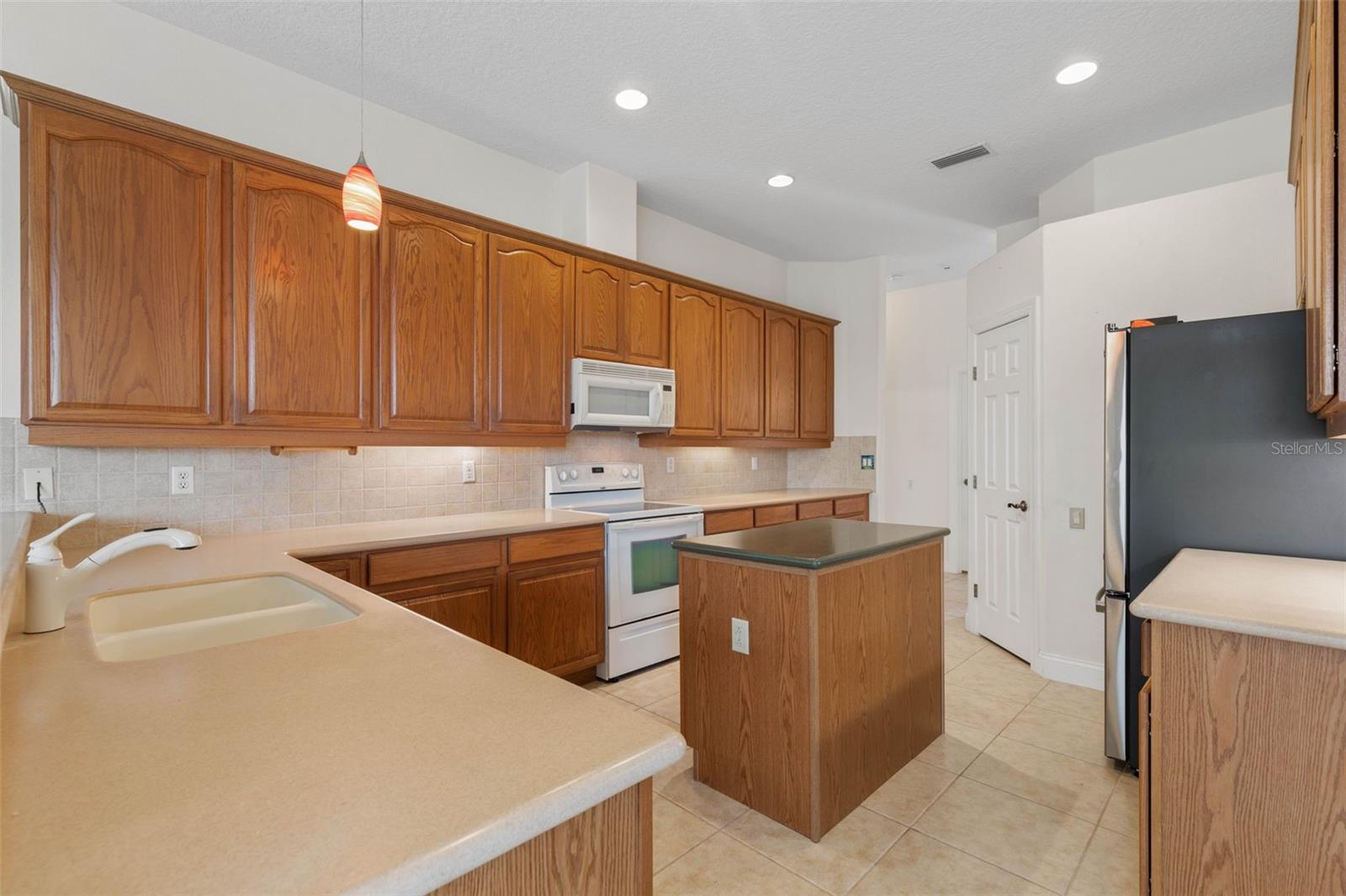 Image 27 of 98 For 10 Heron Drive