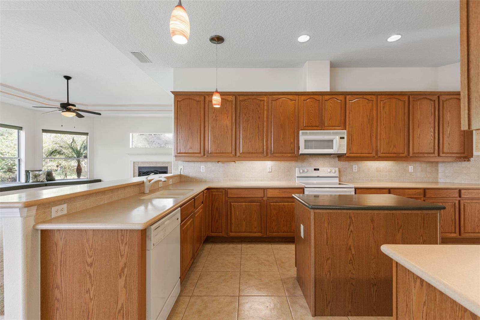 Image 28 of 98 For 10 Heron Drive