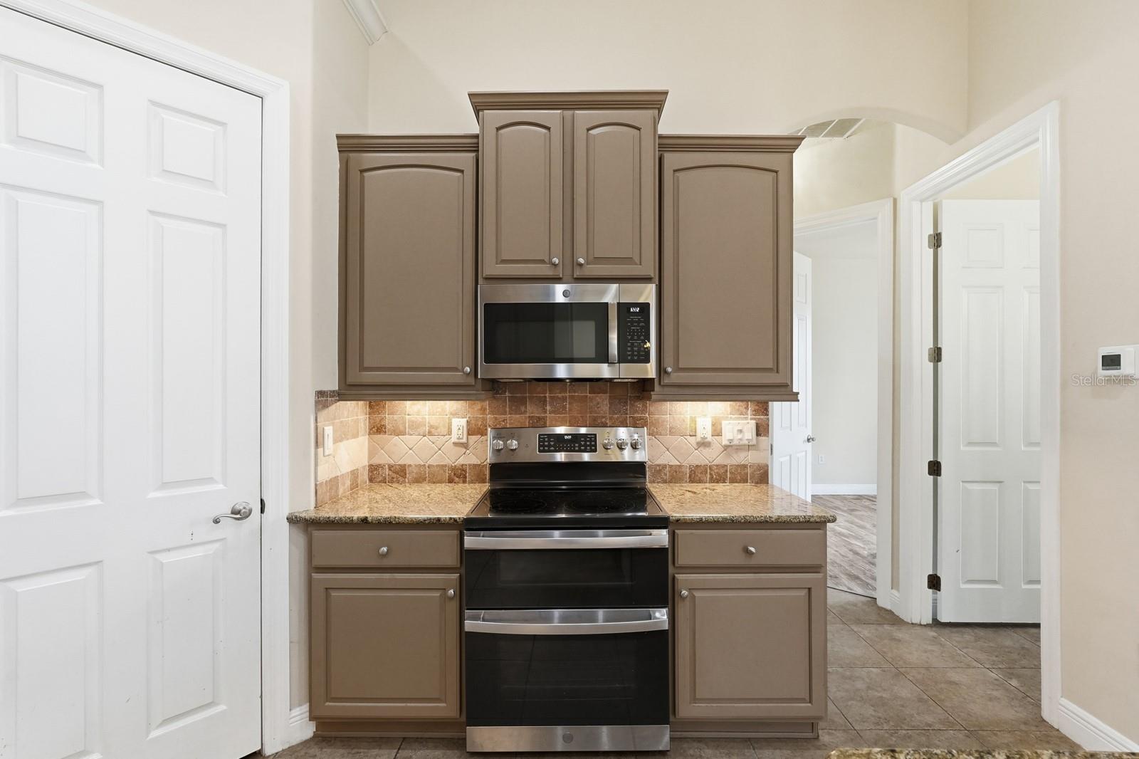 Image 23 of 58 For 14 Easterly Place