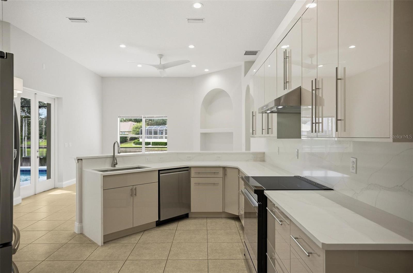 Image 17 of 80 For 28 Front Street