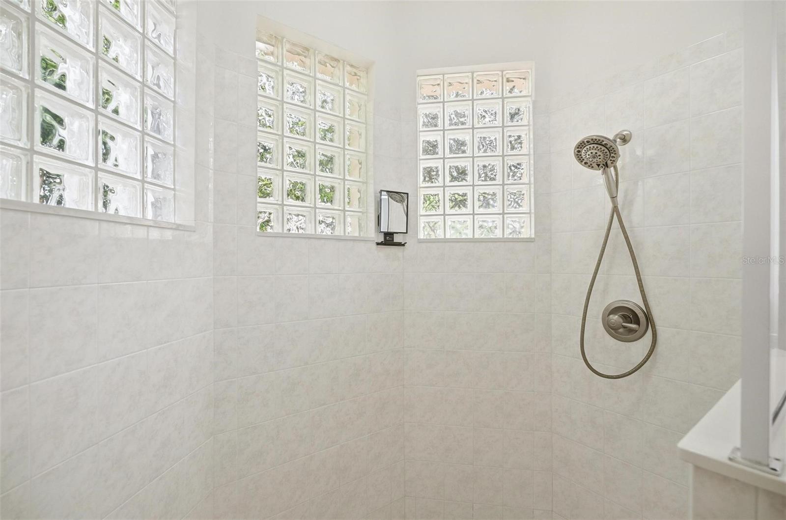 Image 38 of 80 For 28 Front Street