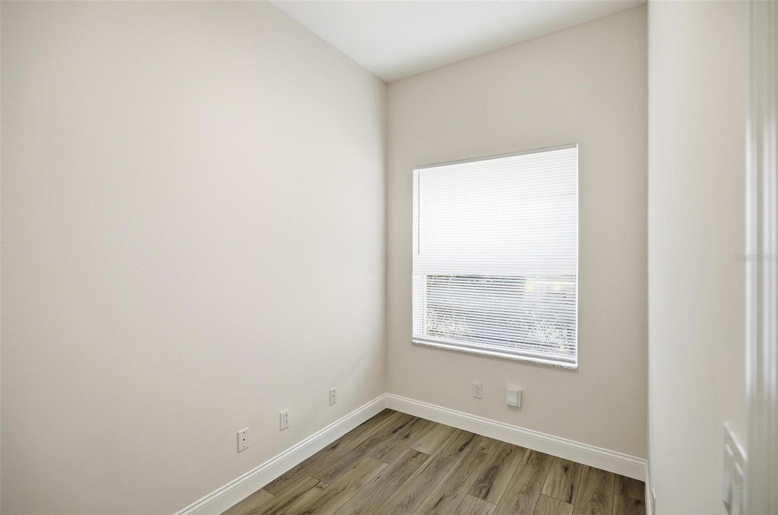 Image 46 of 80 For 28 Front Street