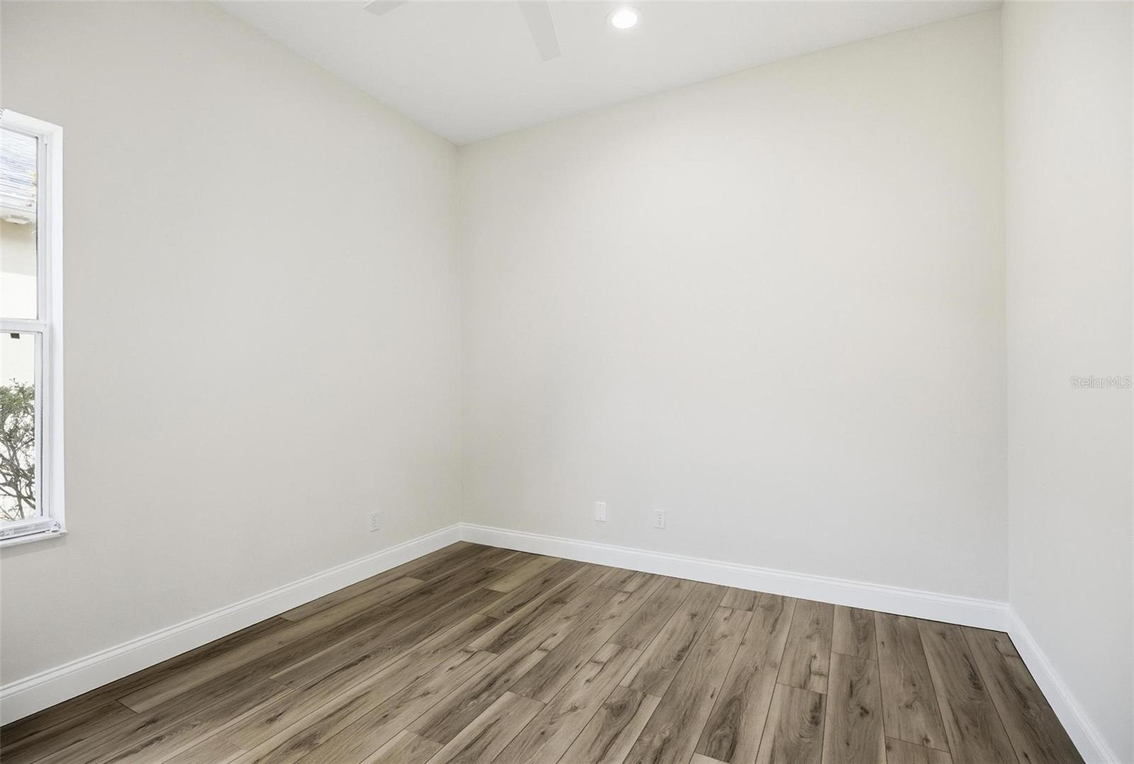 Image 52 of 80 For 28 Front Street