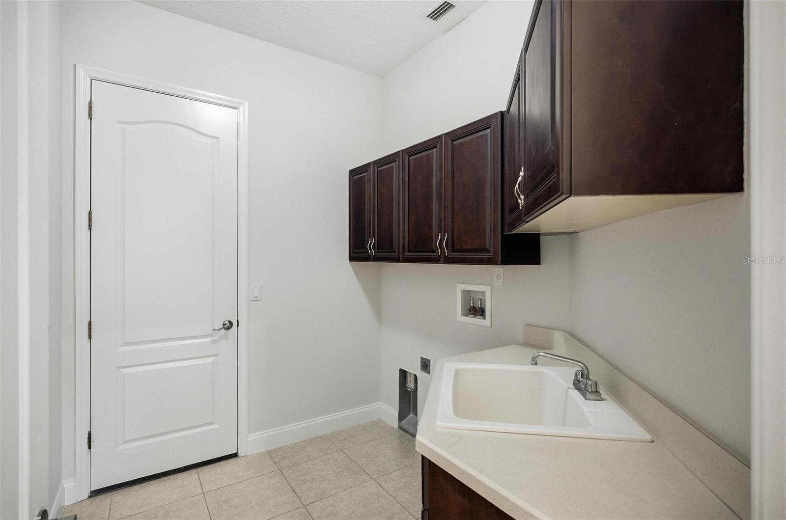 Image 70 of 80 For 28 Front Street