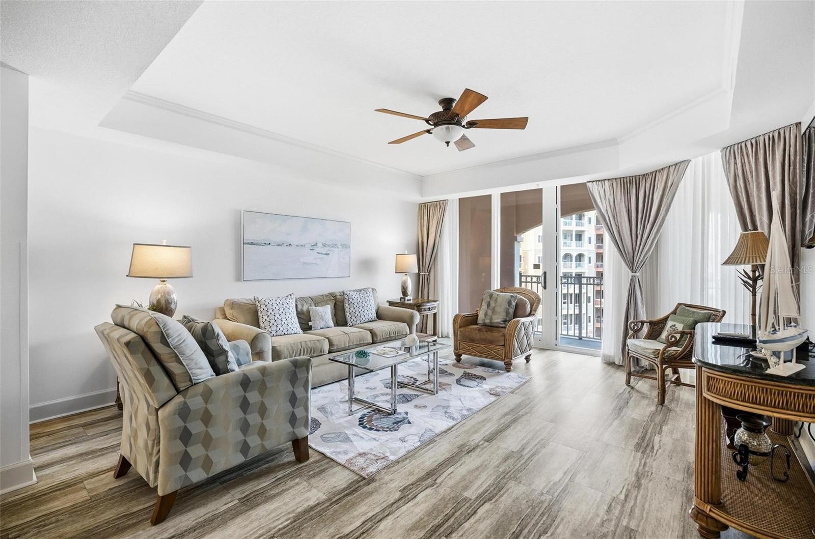 Image 13 of 76 For 200 Ocean Crest Drive 707