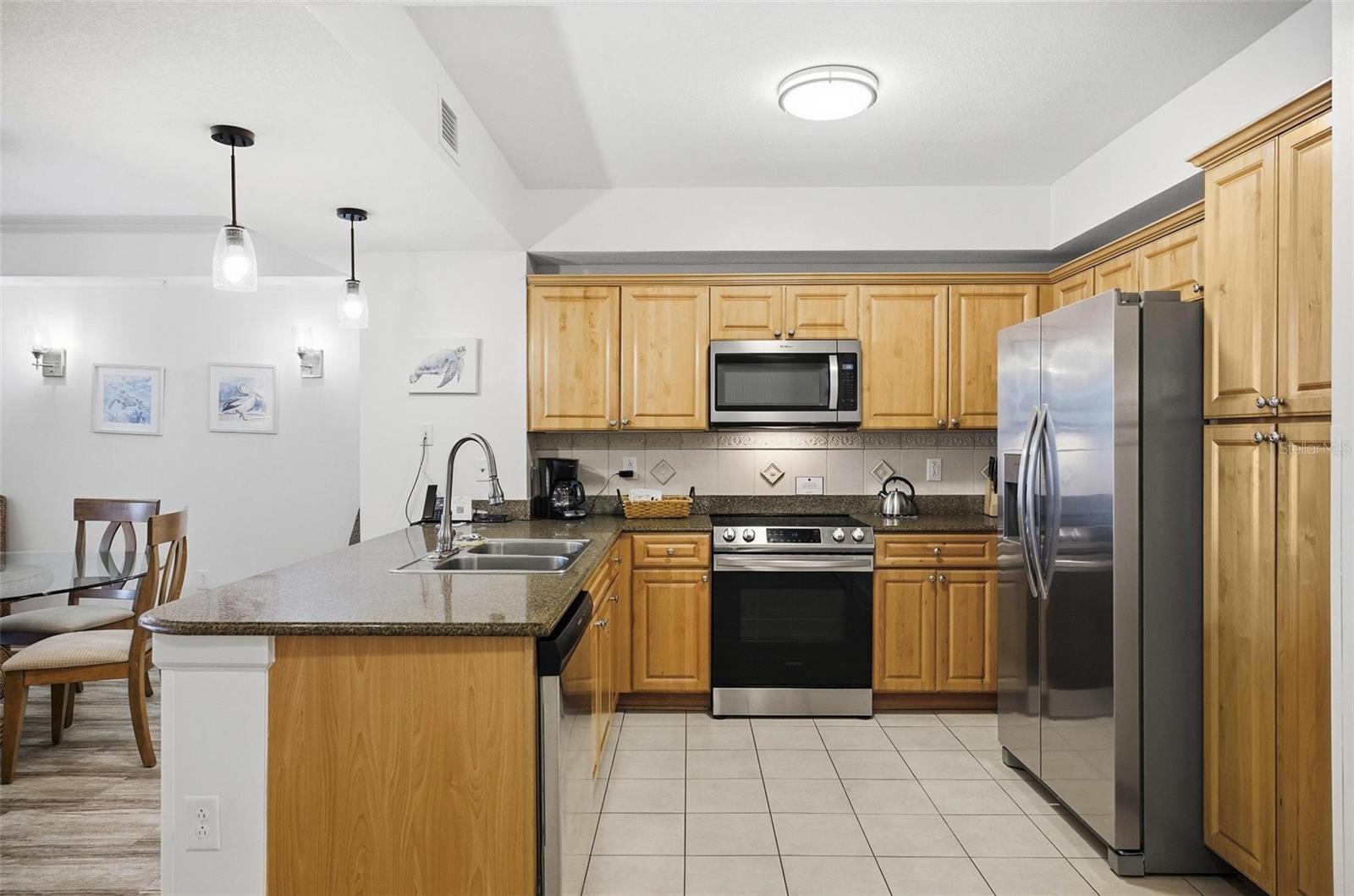 Image 19 of 76 For 200 Ocean Crest Drive 707