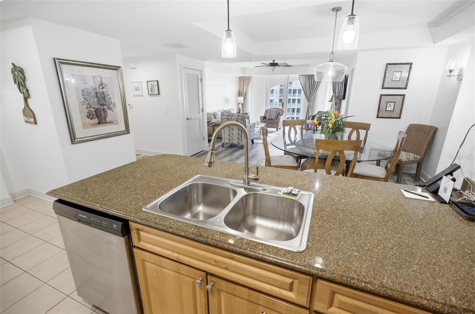 Image 21 of 76 For 200 Ocean Crest Drive 707