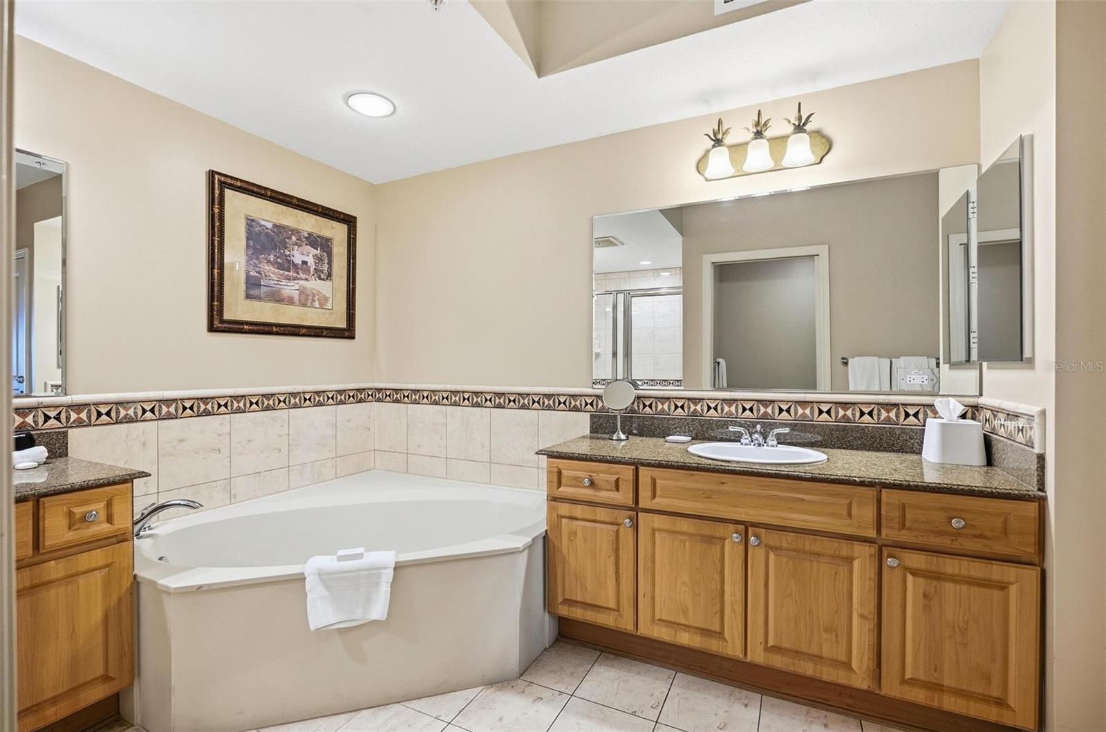 Image 29 of 76 For 200 Ocean Crest Drive 707