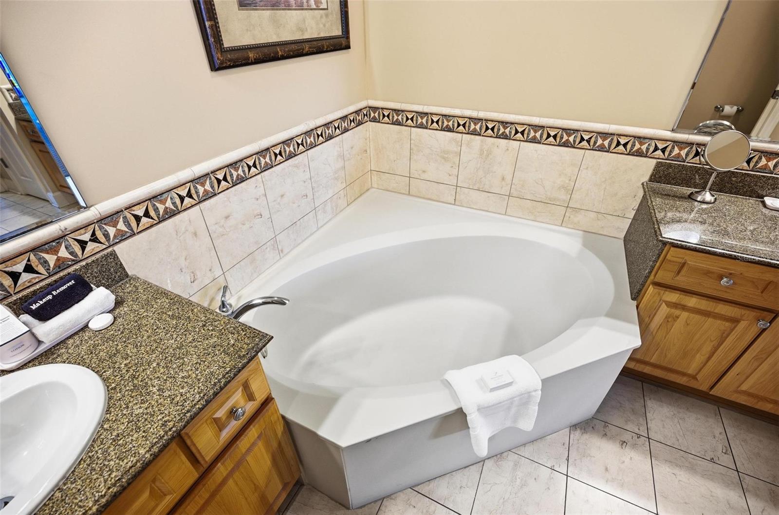 Image 33 of 76 For 200 Ocean Crest Drive 707