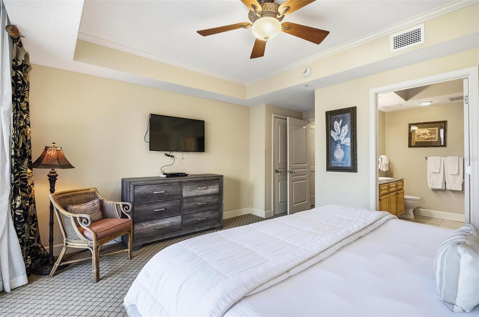 Image 38 of 76 For 200 Ocean Crest Drive 707