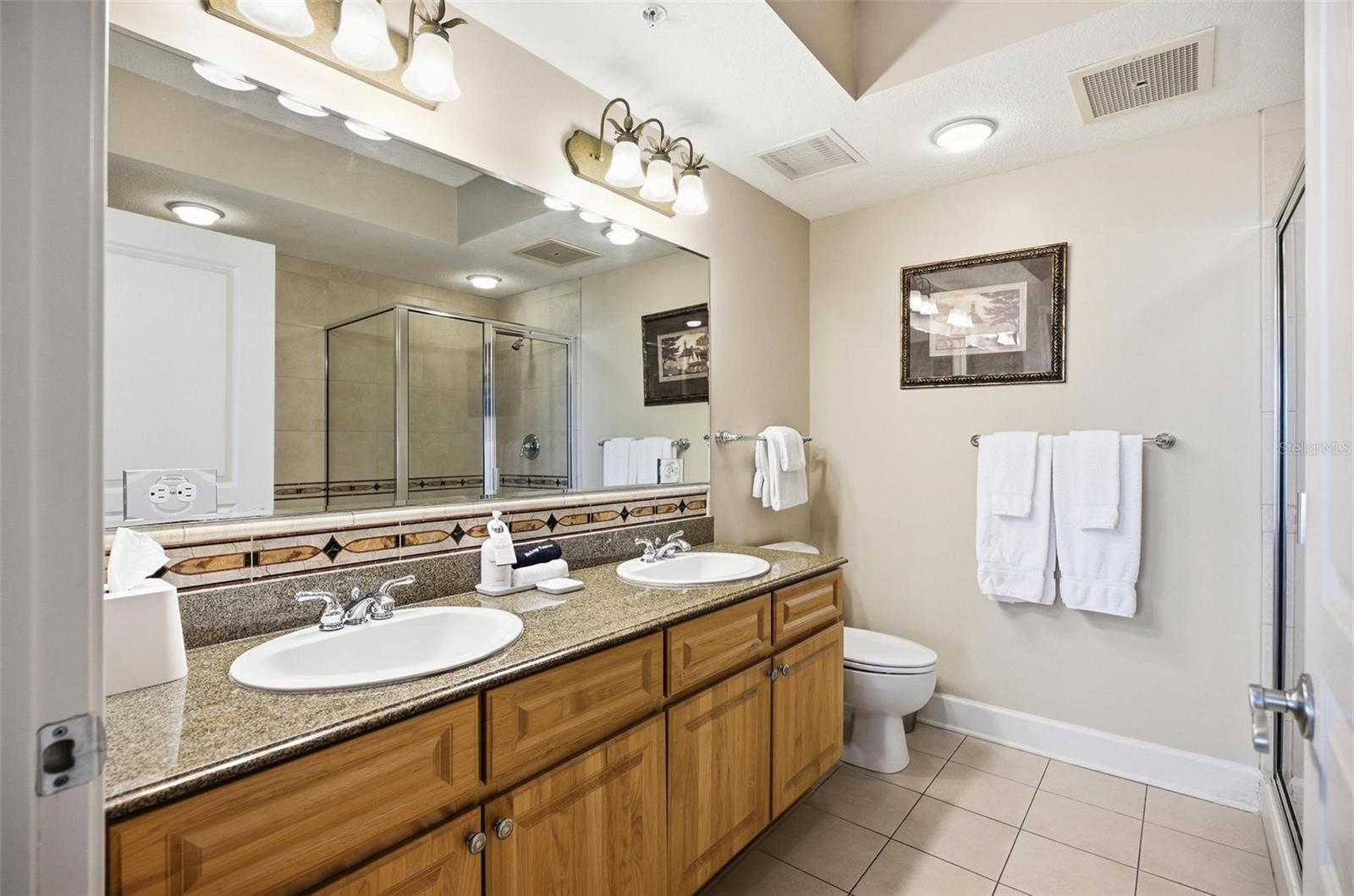 Image 39 of 76 For 200 Ocean Crest Drive 707