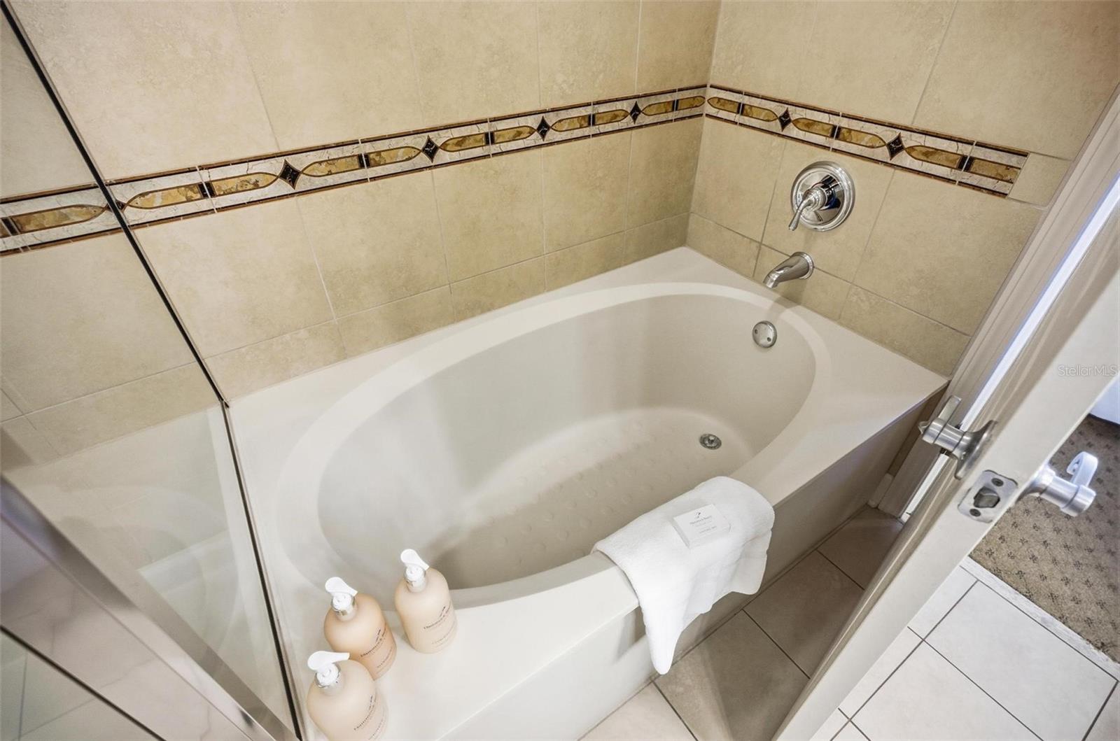 Image 41 of 76 For 200 Ocean Crest Drive 707